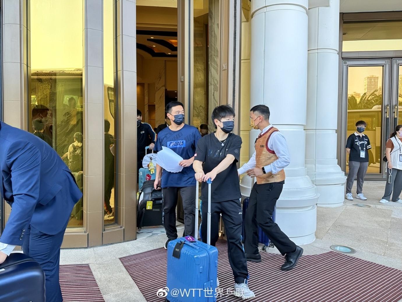 澳门与香港的未来展望，精准发展的探索与实践,2025新澳门与香港天天免费精准,词语释义、解释与落实