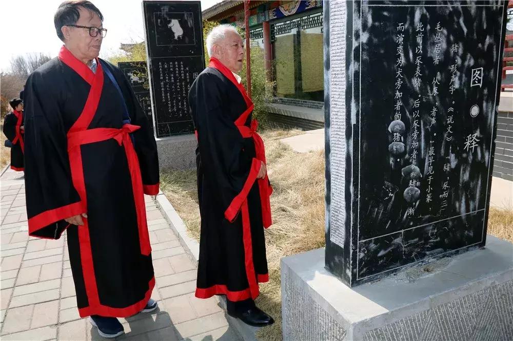 和平释义下的新澳门与香港，正版免费大全的未来发展,2025新澳门与香港正版免费大全,和平释义、解释与落实